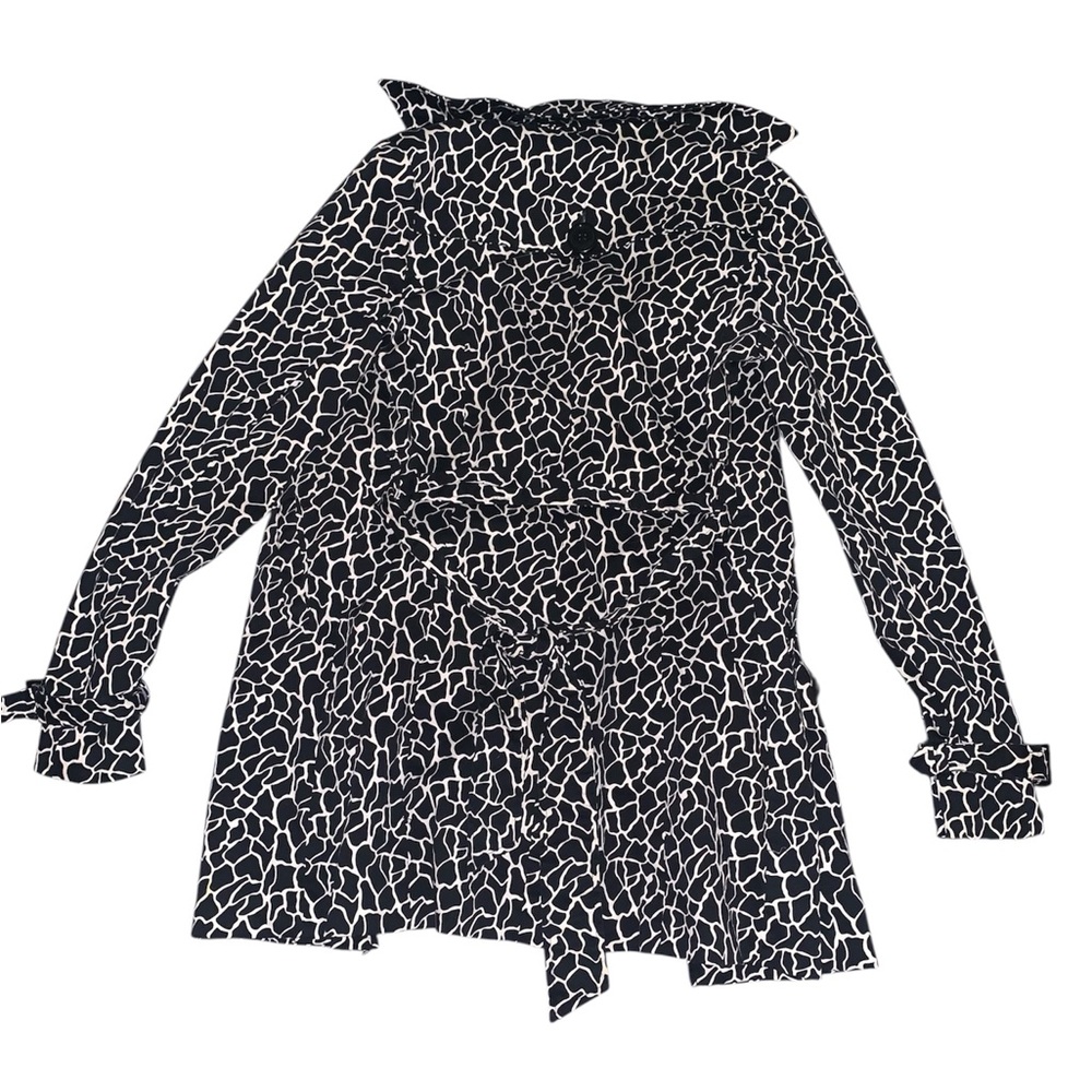 Stylish Black and White Giraffe print Trench Coat - Picture 2 of 11